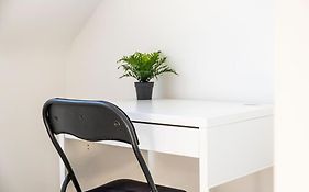 Contractors, Families, Tourists & Groups Welcome Sleeps Upto 9, Garden, Pet Allowed, Parking Included!