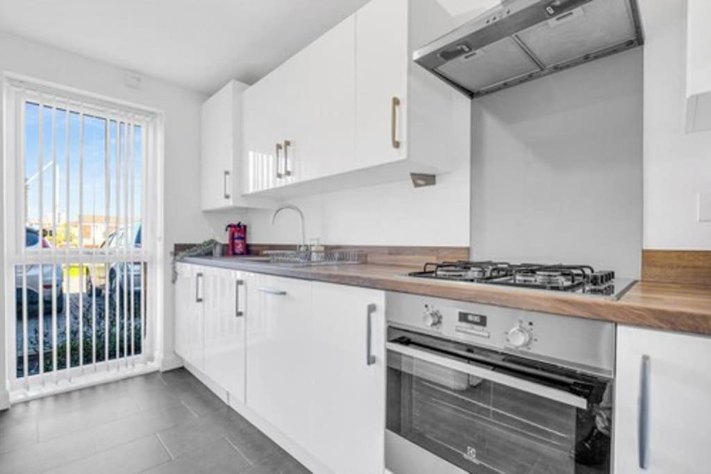 Birmingham Family Home: Spacious 3BR with Garden and Pet-Friendly Exterior photo