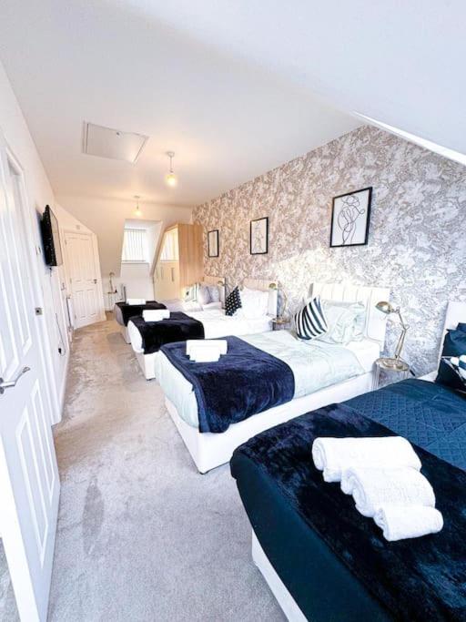 Birmingham Family Home: Spacious 3BR with Garden and Pet-Friendly Exterior photo