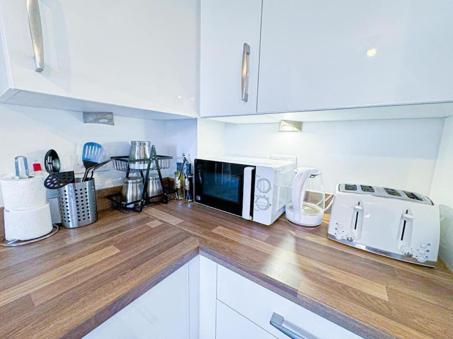 Birmingham Family Home: Spacious 3BR with Garden and Pet-Friendly Exterior photo