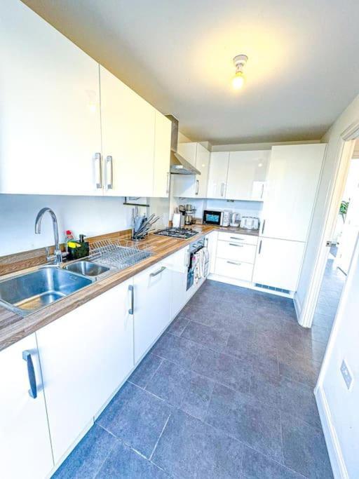 Birmingham Family Home: Spacious 3BR with Garden and Pet-Friendly Exterior photo
