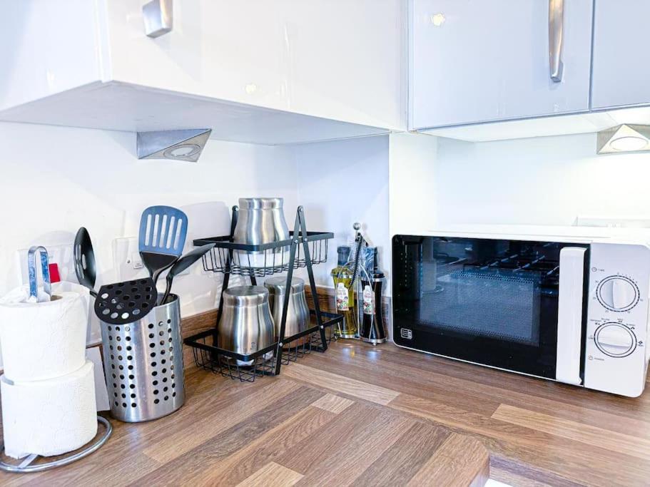 Birmingham Family Home: Spacious 3BR with Garden and Pet-Friendly Exterior photo