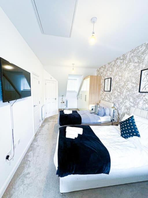 Birmingham Family Home: Spacious 3BR with Garden and Pet-Friendly Exterior photo