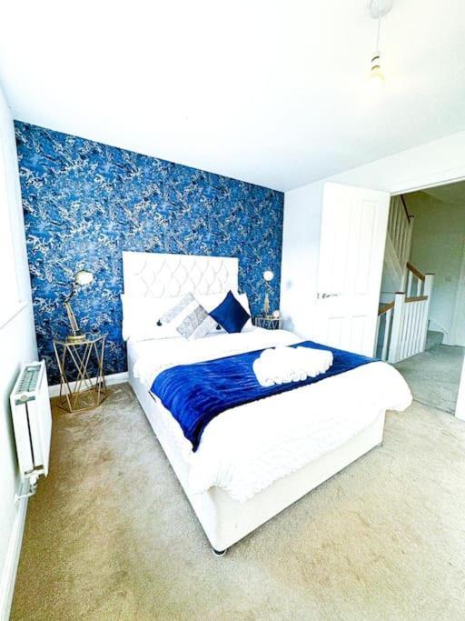 Birmingham Family Home: Spacious 3BR with Garden and Pet-Friendly Exterior photo